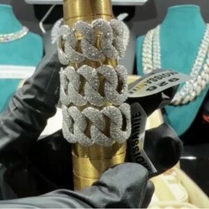 MOISSANITE
925 SILVER 2.50CTW
$ 800.00 Miami Cuban rings